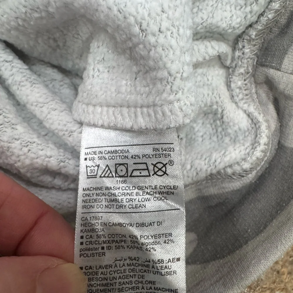 Old Navy Boys Pullover Hoodie – Gray Camo – Size Medium (8)